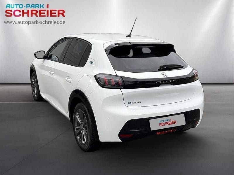 Gebraucht Peugeot e-208 Allure 100 kW (136 PS) 2023 Weiß Kleinwagen
