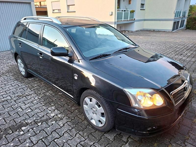Schwarz Gebraucht 2004 Toyota Avensis T2 Kombi | 2.000 € (Fairer Preis) - Bild 1/4