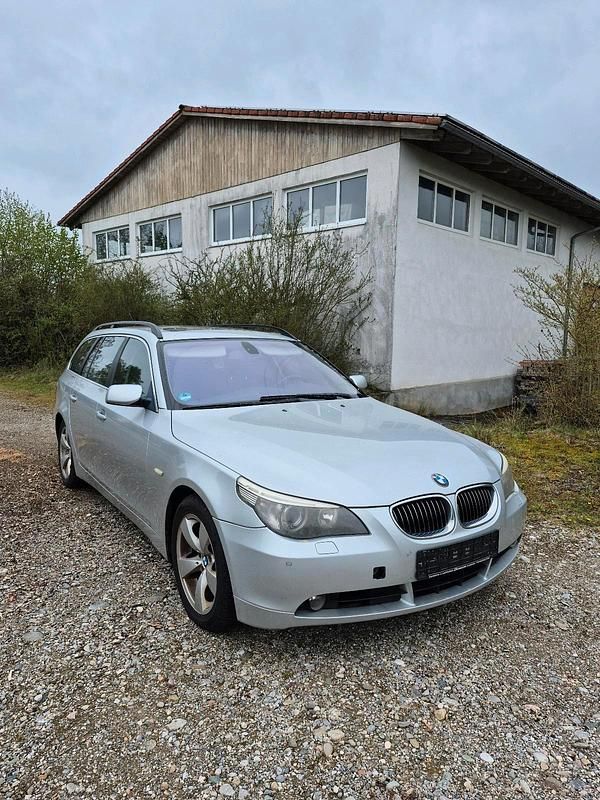 Gebraucht BMW 530 231 PS (169 kW) 2006 Silber Kombi