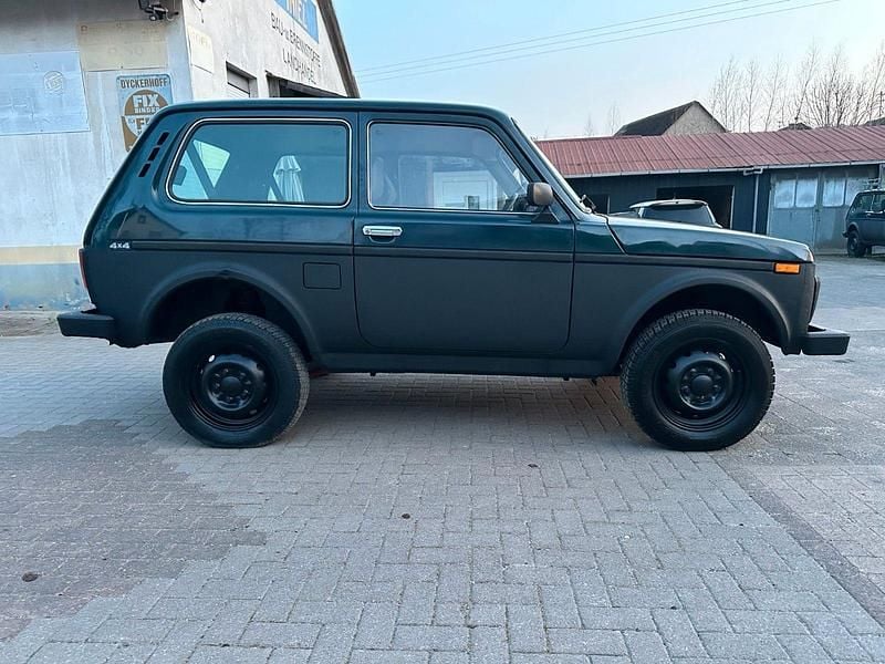 Gebraucht Lada niva 82 PS (60 kW) 2009 Grün SUV