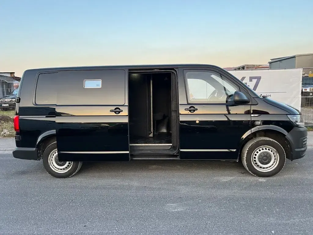 Second-hand VW T6 102 CP (75 kW) 2017 Negru Van
