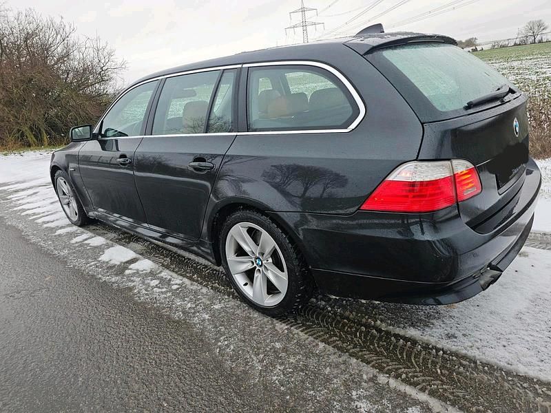 Gebraucht BMW 525 218 PS (160 kW) 2007 Schwarz Kombi