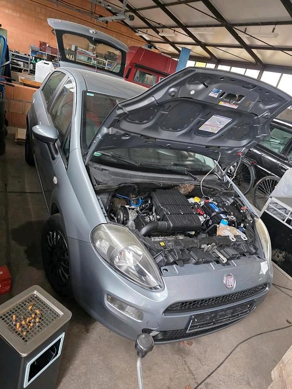 Gebraucht Fiat Punto 70 PS (51 kW) 2012 Silber Kleinwagen