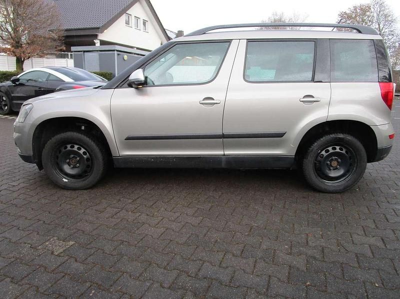 Gebraucht Skoda Yeti Ambition 125 PS (91 kW) 2016 Cappuccinobeige metallic SUV