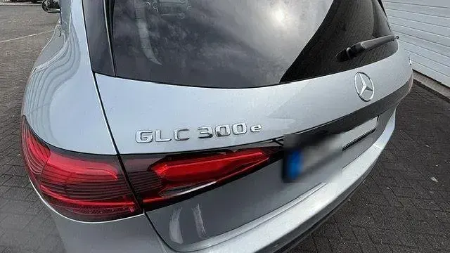 Gebraucht Mercedes GLC300e 313 PS (230 kW) 2024 Silber SUV
