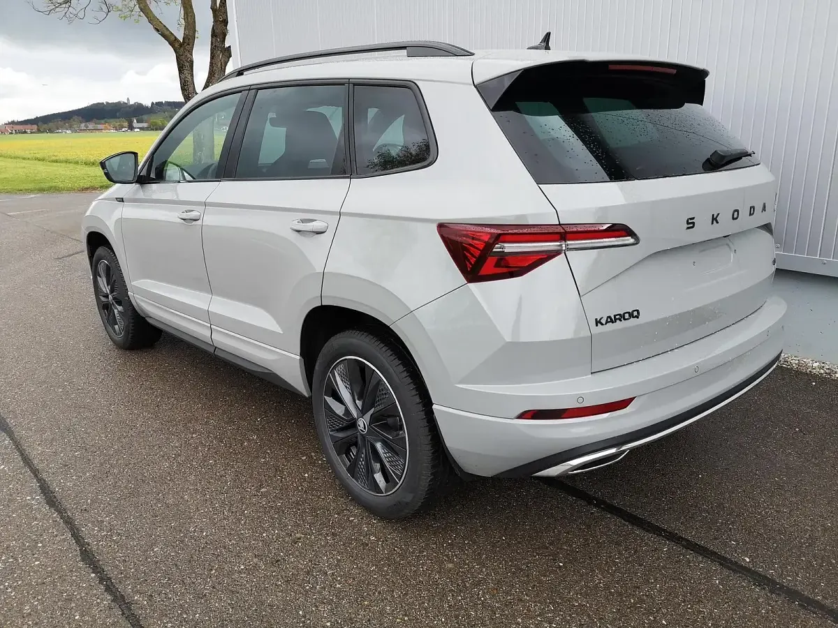 Neu Skoda Karoq SportLine 150 PS (110 kW) 2026 Graphitgrau metallic SUV