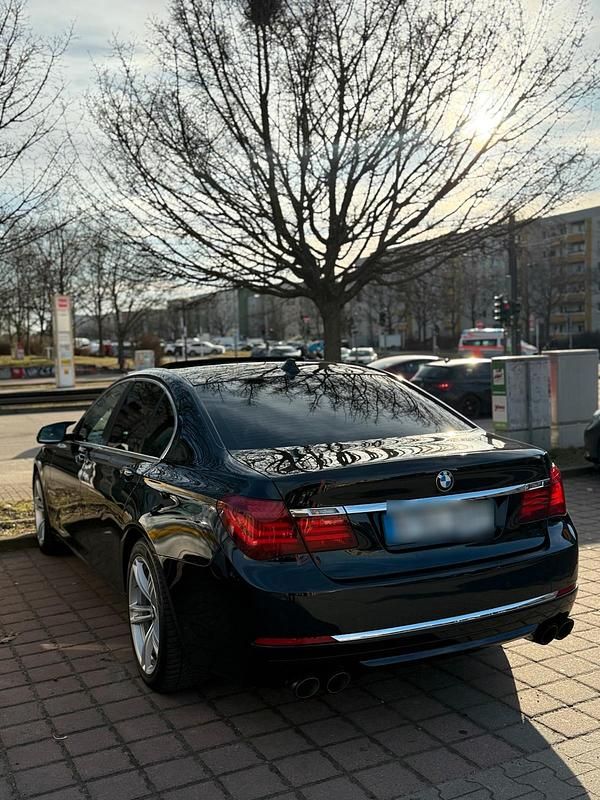 Gebraucht BMW 730 258 PS (189 kW) 2025 Blau Limousine