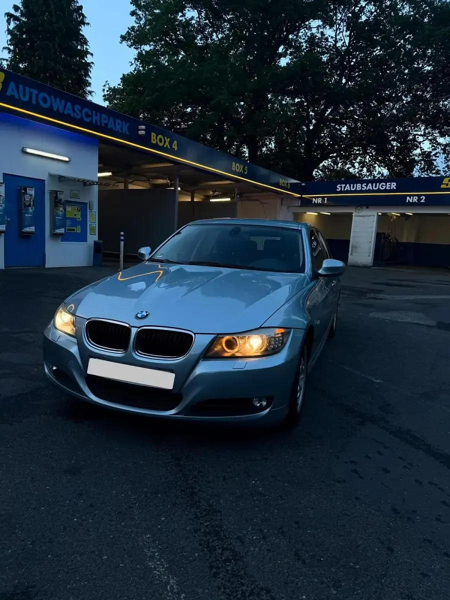 Gebraucht BMW 320 170 PS (125 kW) 2009 Blau Kombi