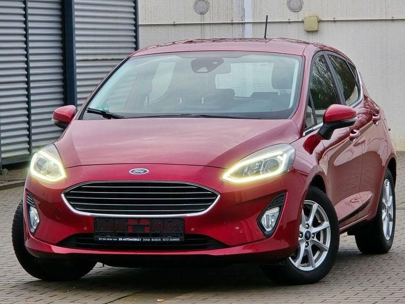 Rot Gebraucht 2018 Ford Fiesta Titanium Limousine | 8.390 € (Guter Preis) - Bild 1/2