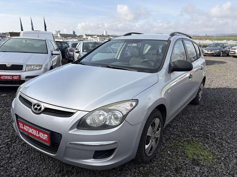 Gebraucht Hyundai i30 Edition+ 126 PS (92 kW) 2010 Continental silver Kombi