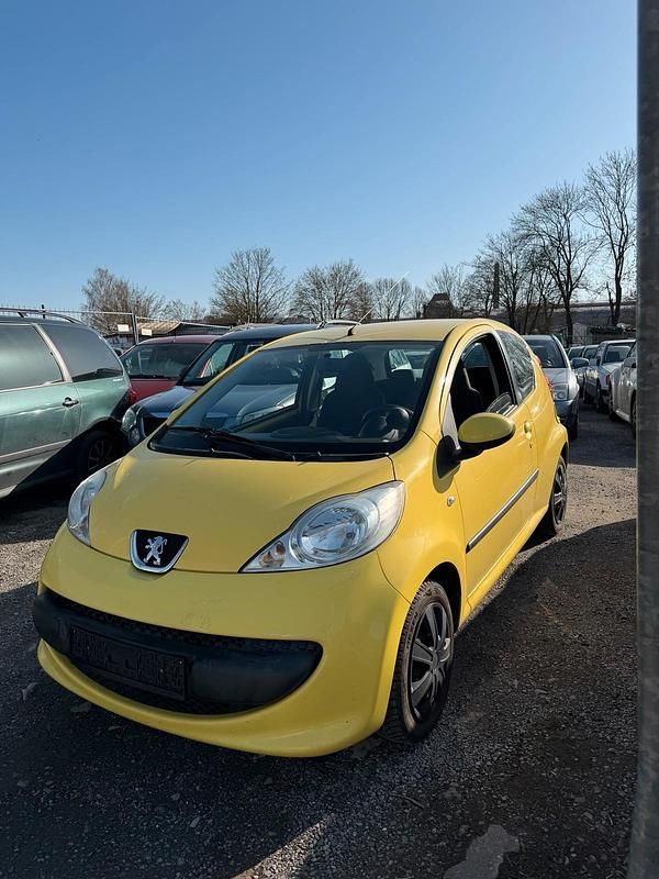 Gebraucht Peugeot 107 70 PS (51 kW) 2005 Gelb Kleinwagen