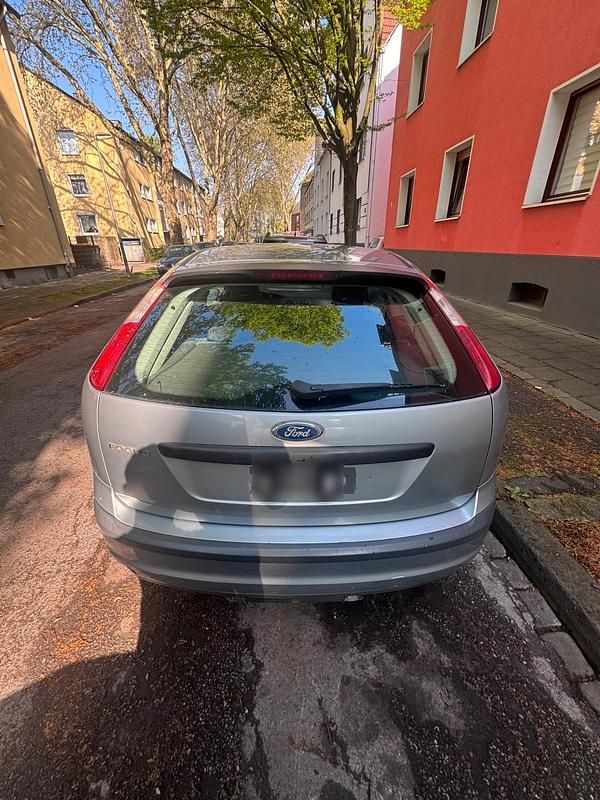 Gebraucht Ford Focus 100 PS (73 kW) 2006 Silber Limousine