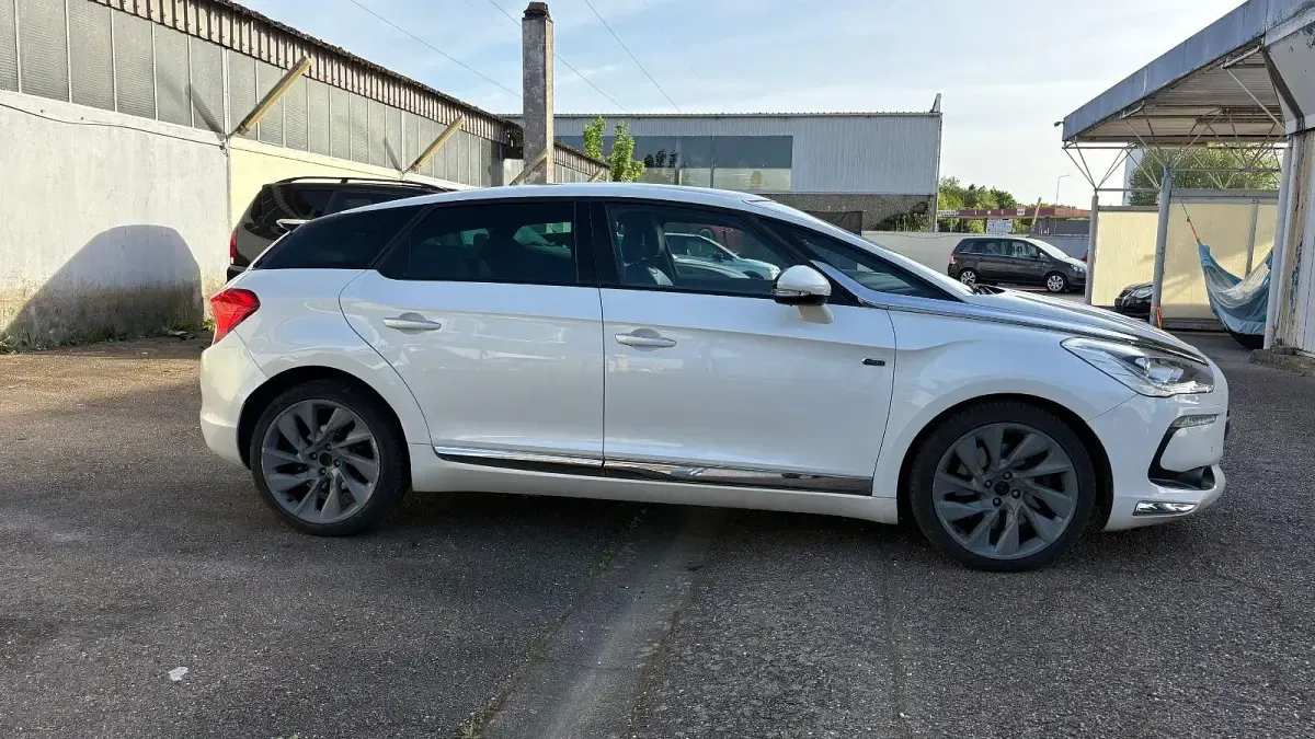 Gebraucht Citroën DS5 Sport Chic 163 PS (119 kW) 2012 Weiß Kleinwagen