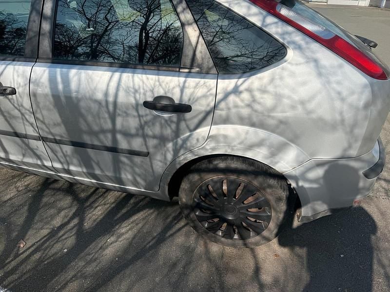 Gebraucht Ford Focus 100 PS (73 kW) 2006 Grau Kleinwagen