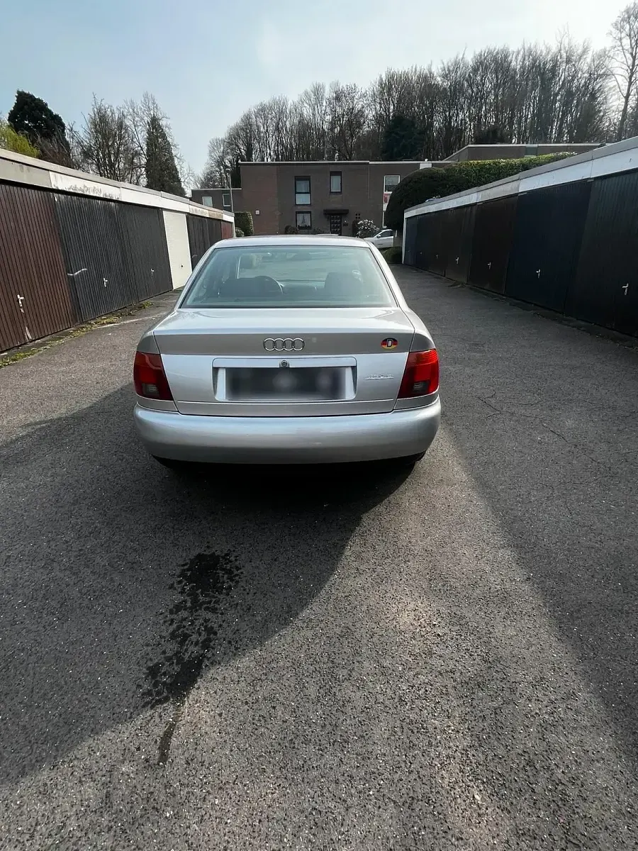 Brugt Audi A4 125 HK (91 kW) 1995 Sølv Sedan