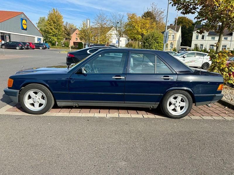 Gebraucht Mercedes 190 90 PS (66 kW) 1984 Blau Limousine