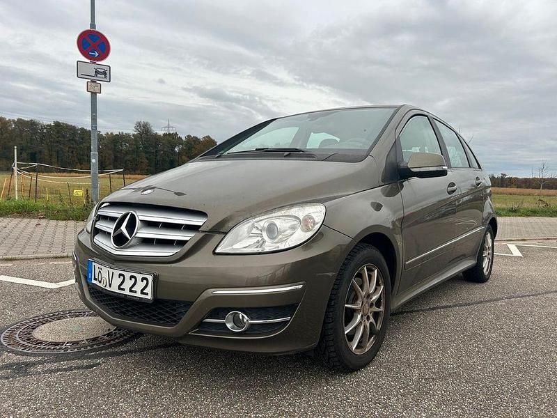 Braun Gebraucht 2009 Mercedes B200 Van / Kleinbus | 1.900 € - Bild 1/4