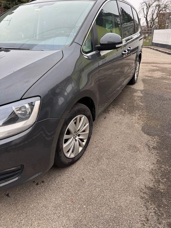 Gebraucht VW Sharan Comfortline 150 PS (110 kW) 2018 Grau Van / Kleinbus