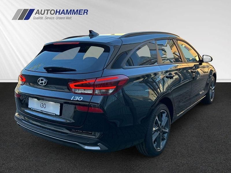 Gebraucht Hyundai i30 Advantage 101 PS (74 kW) 2025 Abyss black / min Kombi