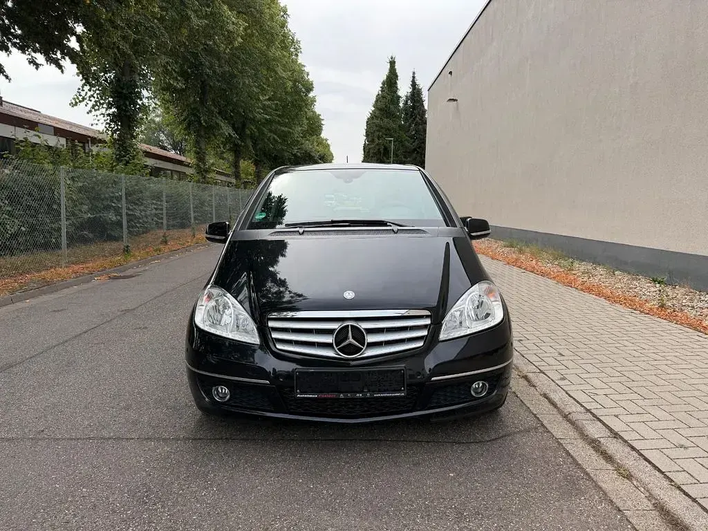Gebraucht Mercedes A180 Avantgarde 109 PS (80 kW) 2012 Schwarz Kleinwagen
