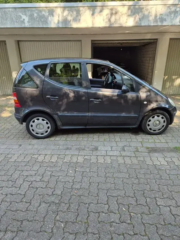 Gebraucht Mercedes A160 Avantgarde 102 PS (75 kW) 2002 Schwarz Kleinwagen