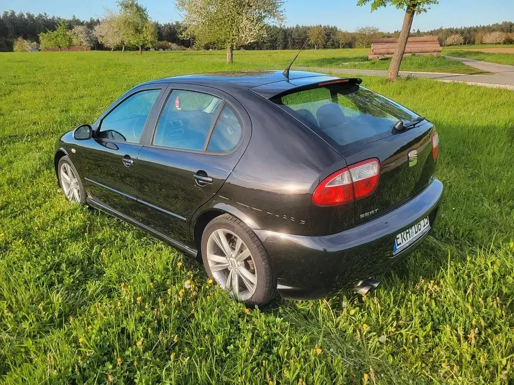 Second-hand Seat Leon FR 179 CP (131 kW) 2005 Negru Hatchback