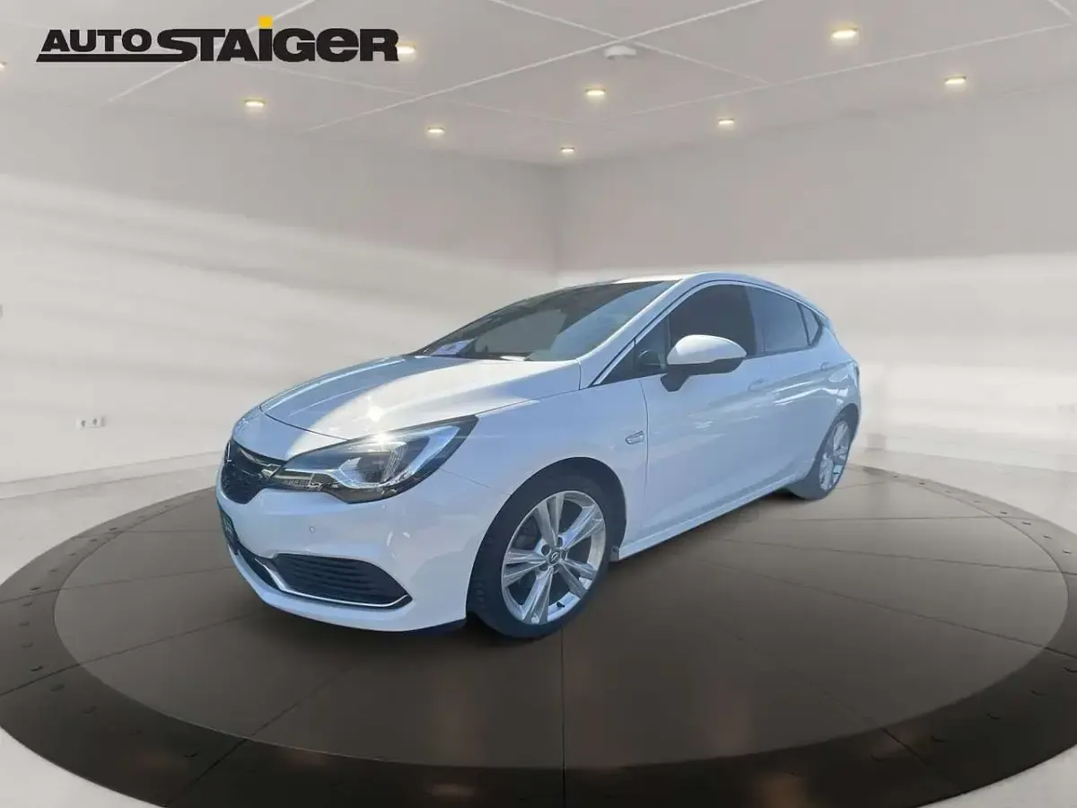 Używany Opel Astra Innovation 200 KM (147 kW) 2017 Biały Sedan/Limuzyna