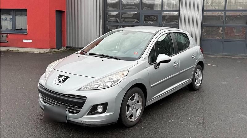 Silber Gebraucht 2011 Peugeot 207 Premium Kleinwagen | 2.990 € (Fairer Preis) - Bild 1/4