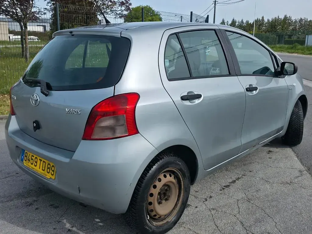 Gebraucht Toyota Yaris 75 PS (55 kW) 2006 Silber Limousine