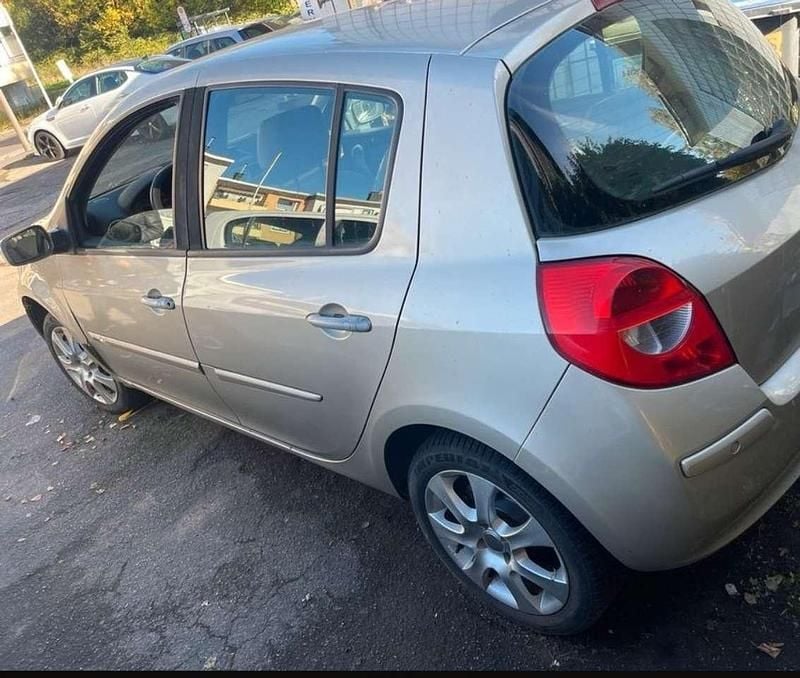 Gebraucht Renault Clio II Initiale 111 PS (81 kW) 2006 Braun Limousine