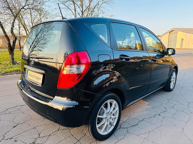Gebraucht Mercedes A180 109 PS (80 kW) 2012 Schwarz Limousine