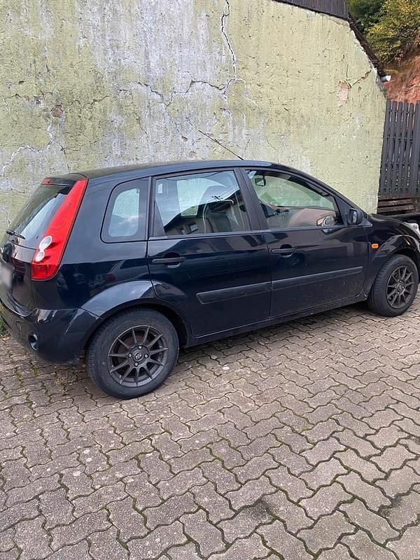 Gebraucht Ford Fiesta 80 PS (58 kW) 2008 Schwarz Kleinwagen