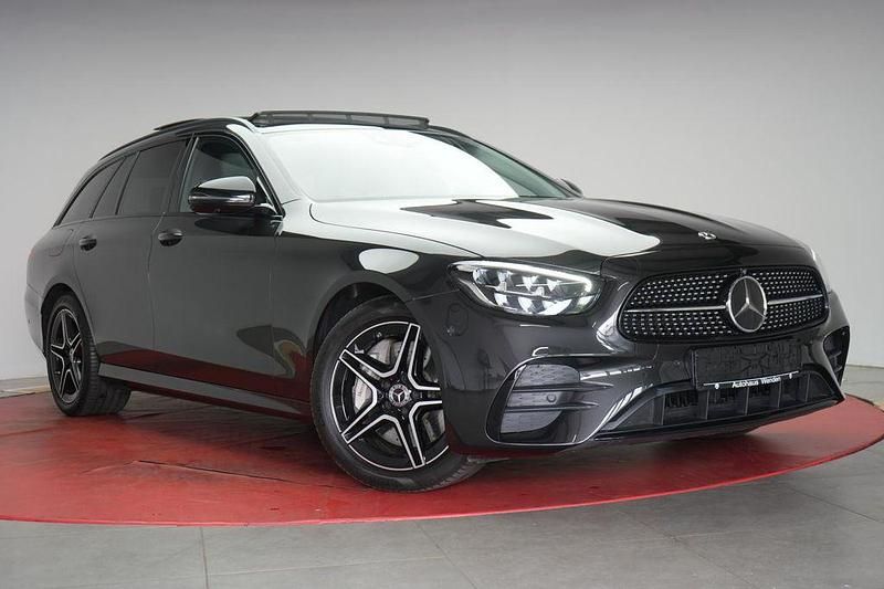 Grau Gebraucht 2022 Mercedes E300 AMG Limousine | 32.990 € (Fairer Preis) - Bild 1/4