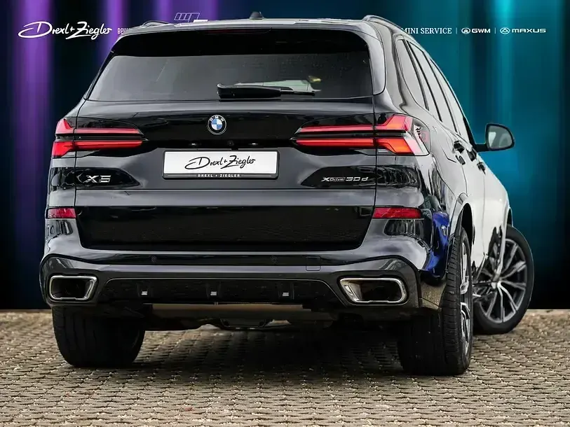 Gebraucht BMW X5 M Sport 298 PS (219 kW) 2025 Saphirschwarzmetallic SUV