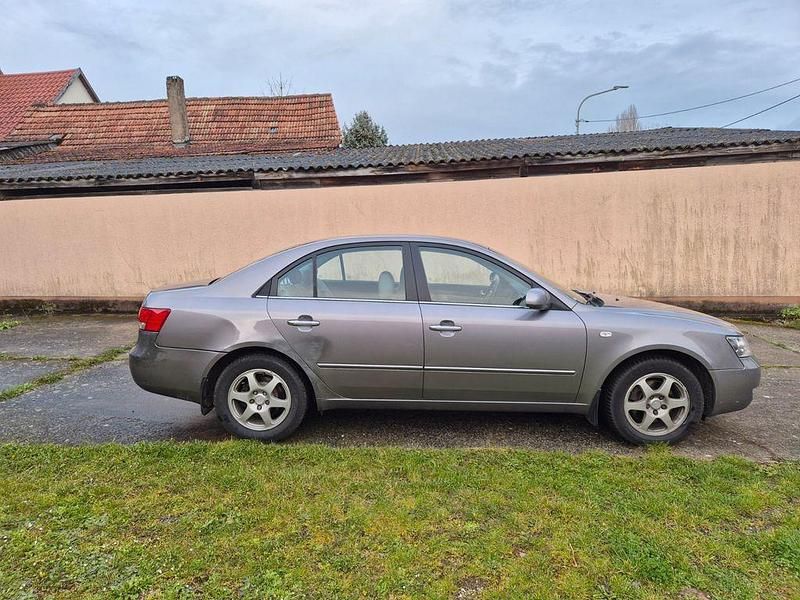 Gebraucht Hyundai Sonata 159 PS (116 kW) 2008 Grau Limousine