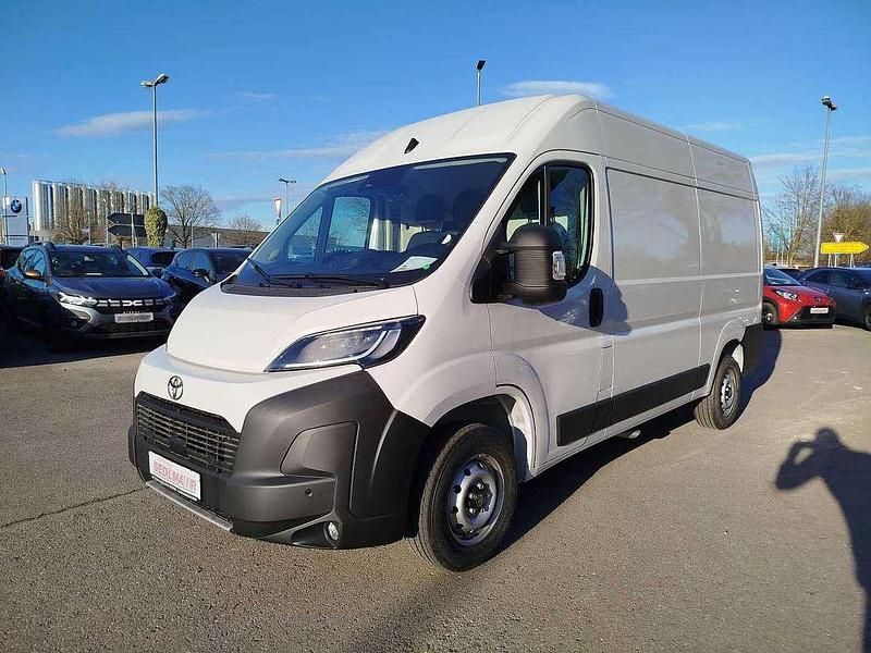 Icy white Gebraucht 2024 Toyota Proace Van | 31.880 € (Superpreis) - Bild 1/4