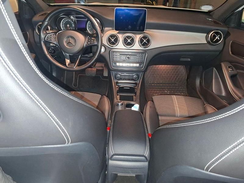 Gebraucht Mercedes GLA180 122 PS (89 kW) 2018 Weiß SUV