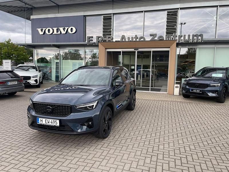 Blau Gebraucht 2025 Volvo XC40 Plus SUV | 41.500 € (Fairer Preis) - Bild 1/4