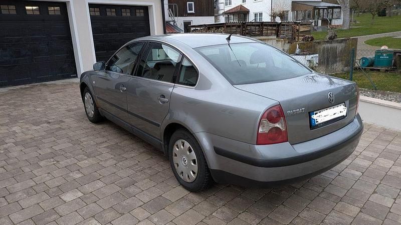 Gebraucht VW Passat Basis 131 PS (96 kW) 2004 Grau Limousine