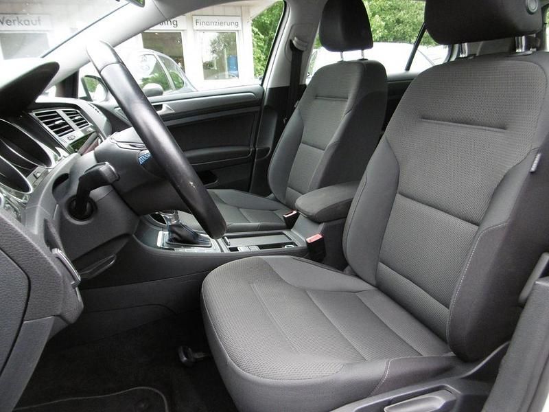 Gebraucht VW e-Golf 100 kW (136 PS) 2018 Weiß Kleinwagen