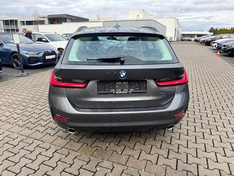 Gebraucht BMW 318 Advantage 156 PS (114 kW) 2021 Grau Kombi