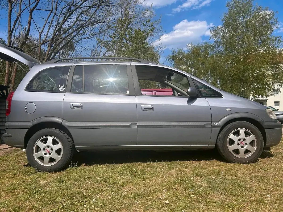 Gebraucht Opel Zafira 147 PS (108 kW) 2004 Silber Van / Kleinbus