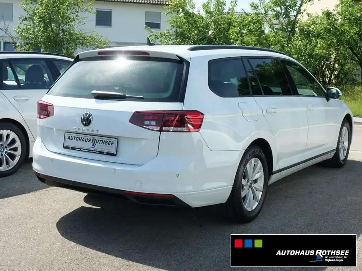 Gebraucht VW Passat 122 PS (89 kW) 2022 Weiß Kombi