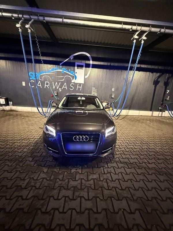 Gebraucht Audi A3 Ambiente 125 PS (91 kW) 2011 Violet Kleinwagen