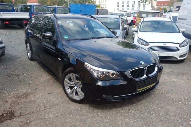 Schwarz Gebraucht 2009 BMW 520 Lifestyle Kombi | 5.499 € (Fairer Preis) - Bild 1/4