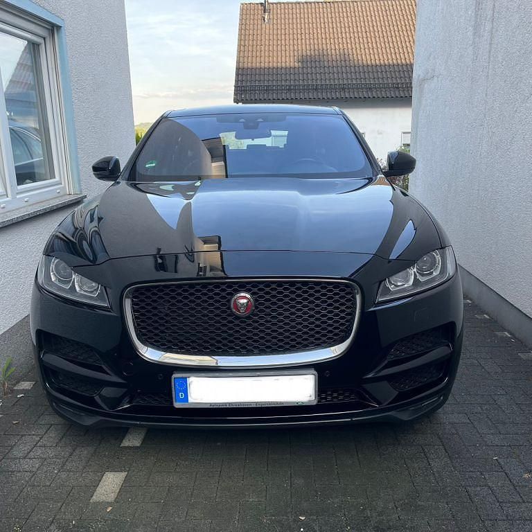 Schwarz Gebraucht 2017 Jaguar F-Pace Prestige SUV | 20.500 € (Guter Preis) - Bild 1/4
