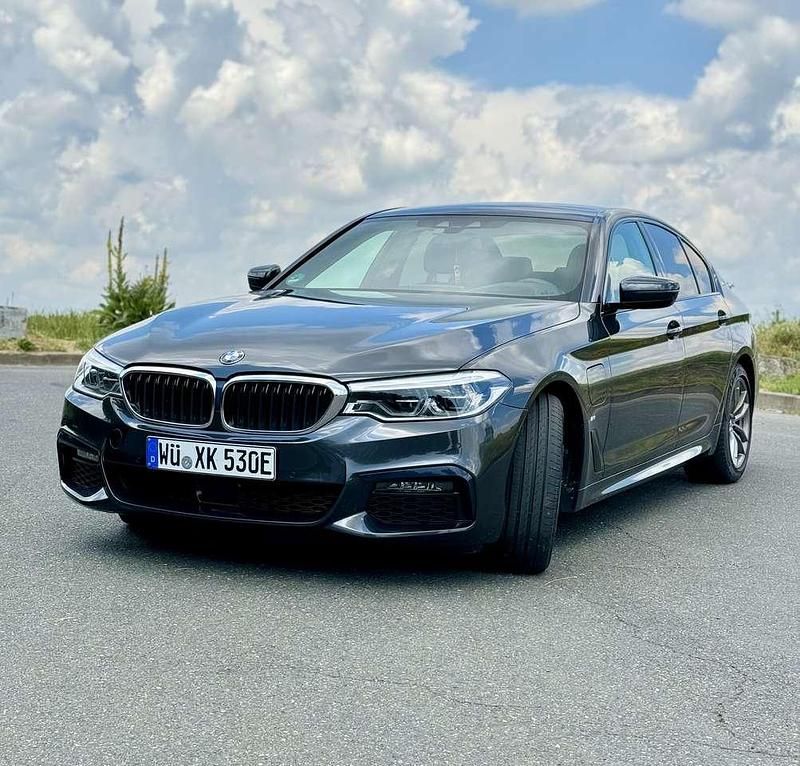 Grau Gebraucht 2018 BMW 530e iPerformance Limousine | 31.900 € (Etwas zu teuer) - Bild 1/4