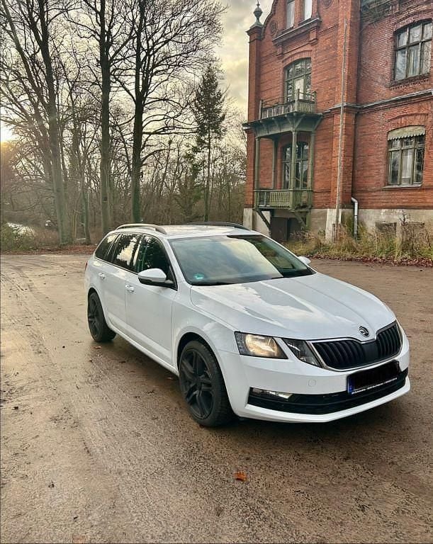 Gebraucht Skoda Octavia Ambition 110 PS (80 kW) 2017 Weiß Kombi