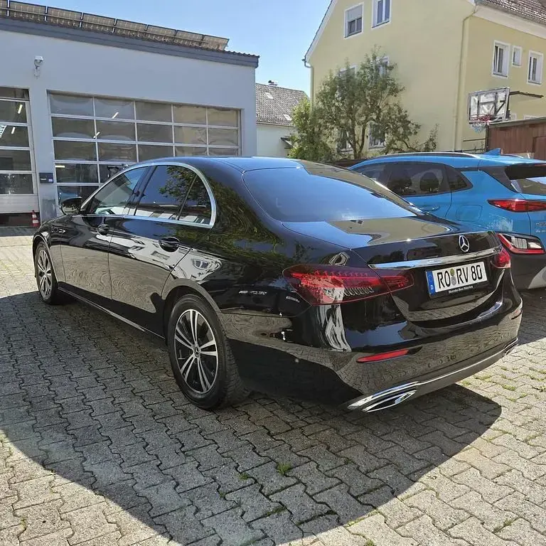 Gebraucht Mercedes E220 Avantgarde 200 PS (147 kW) 2023 Schwarz Limousine