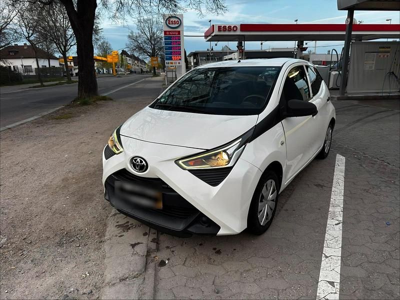 Gebraucht Toyota Aygo 72 PS (52 kW) 2019 Weiß Kleinwagen